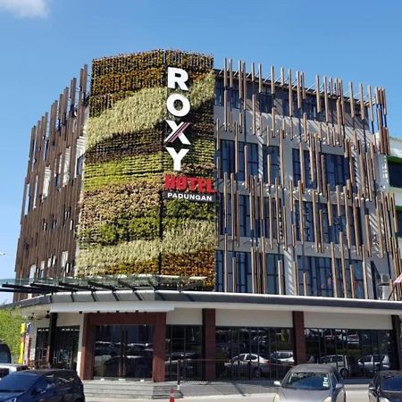 קוצ'ינג Roxy Hotel Padungan מראה חיצוני תמונה