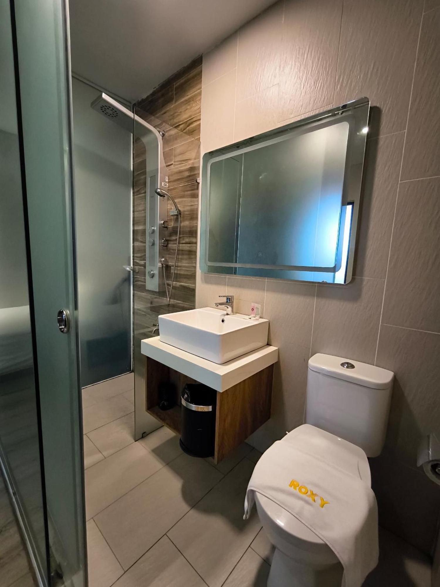 קוצ'ינג Roxy Hotel Padungan מראה חיצוני תמונה