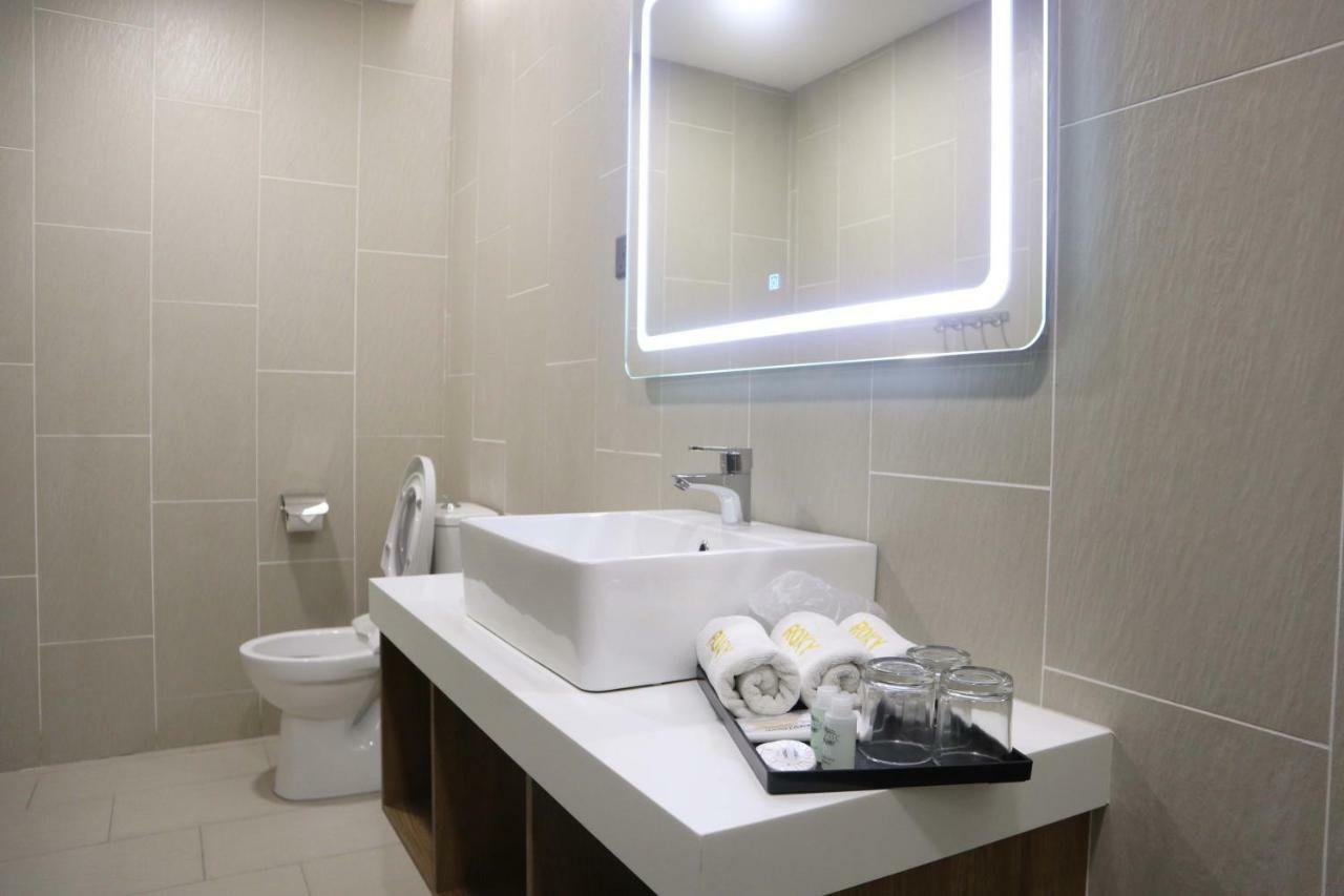 קוצ'ינג Roxy Hotel Padungan מראה חיצוני תמונה