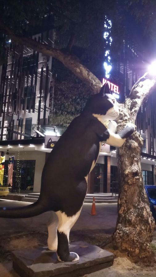 קוצ'ינג Roxy Hotel Padungan מראה חיצוני תמונה