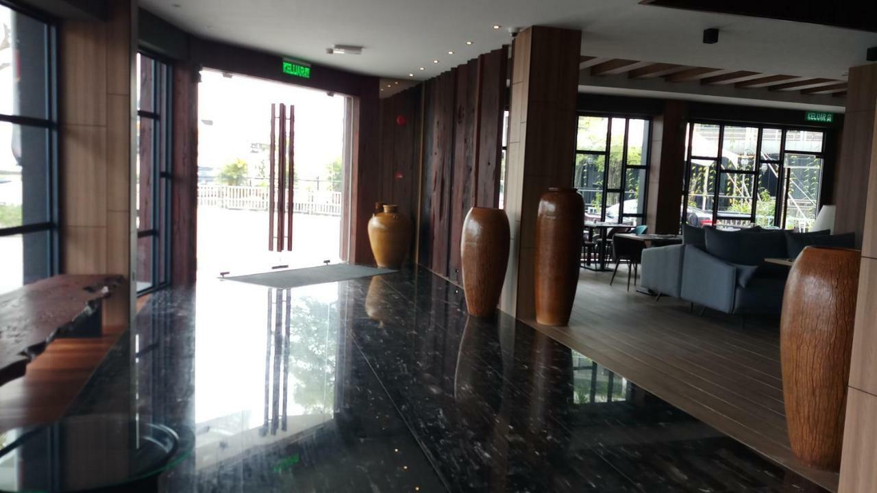 קוצ'ינג Roxy Hotel Padungan מראה חיצוני תמונה