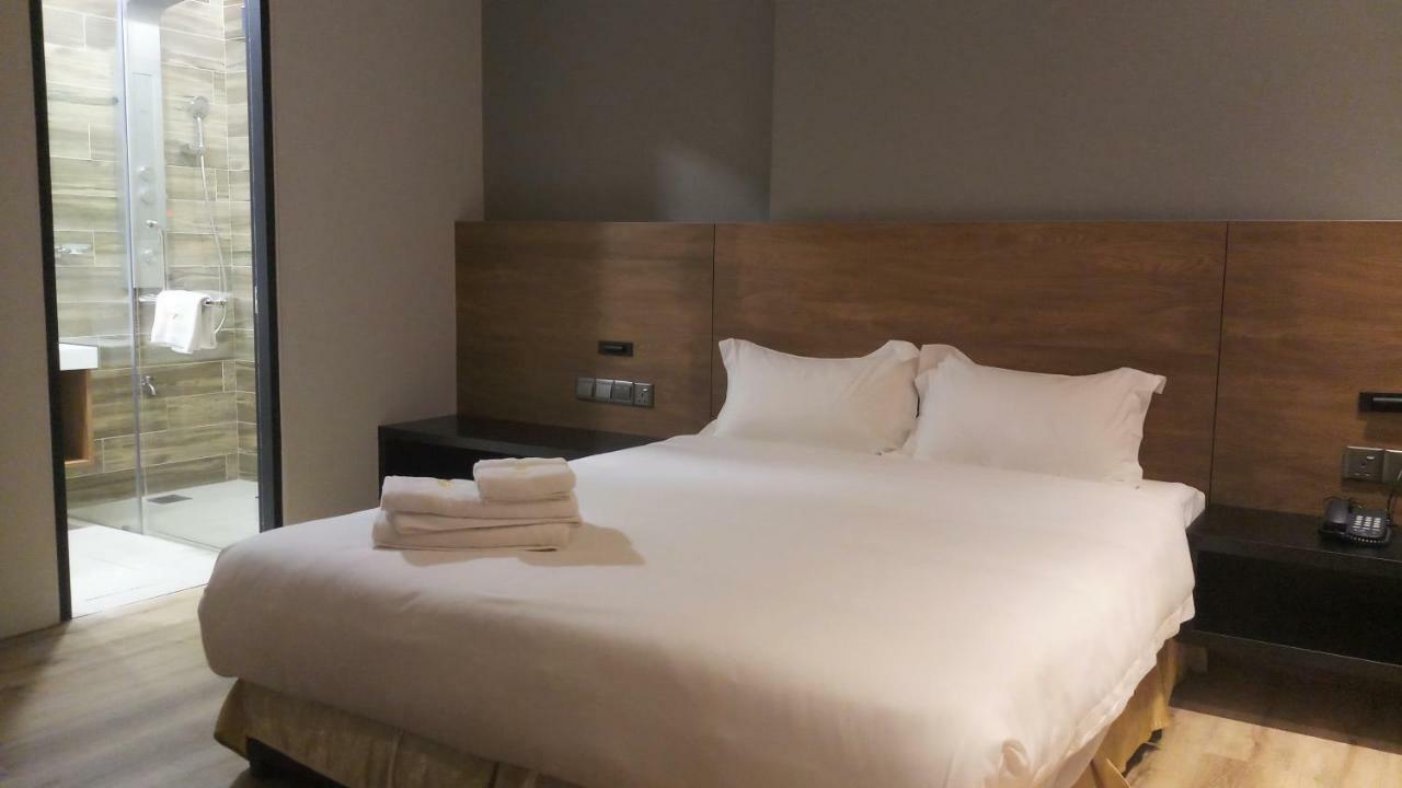 קוצ'ינג Roxy Hotel Padungan מראה חיצוני תמונה