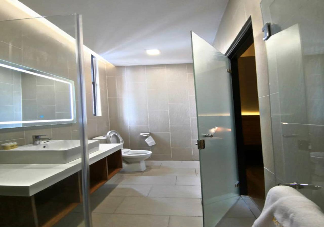 קוצ'ינג Roxy Hotel Padungan מראה חיצוני תמונה